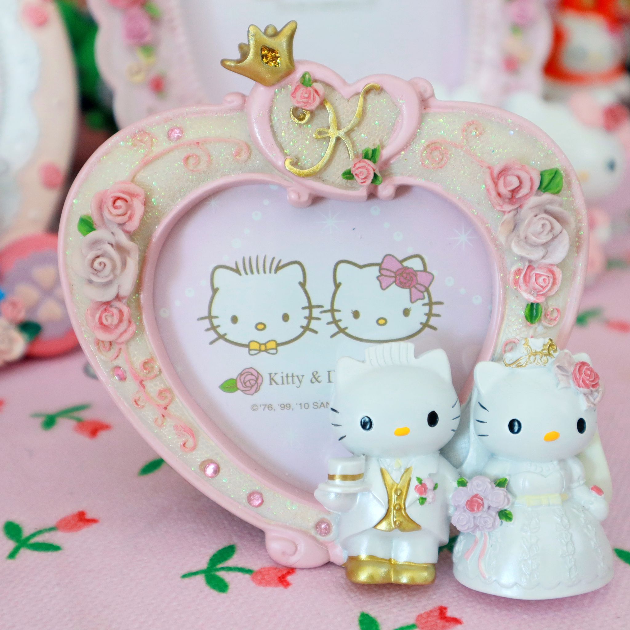 Wedding Hello Kitty & Daniel White Heart Photo Frame