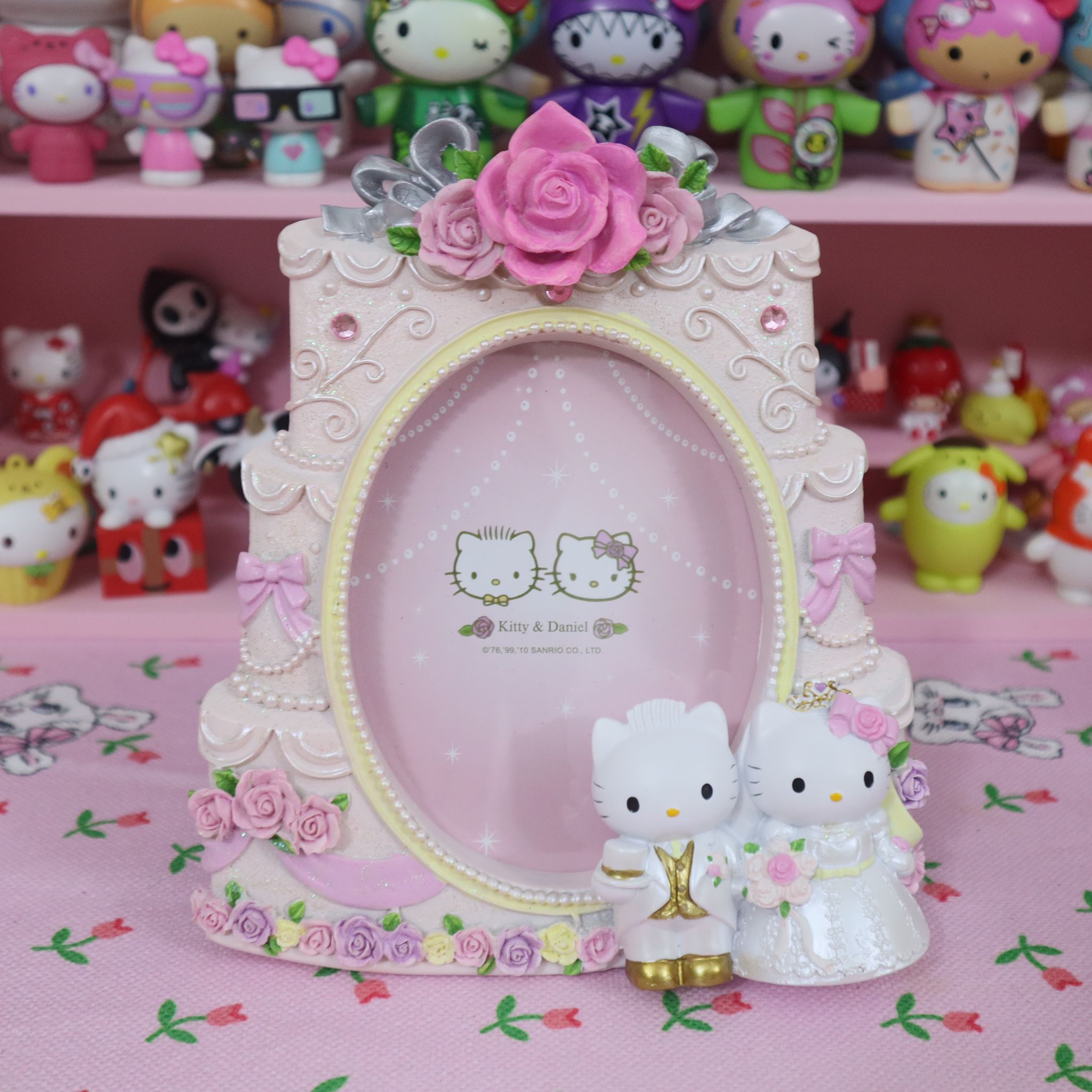 Pre-Order !!! Rose Wedding Hello Kitty & Daniel Photo Frame