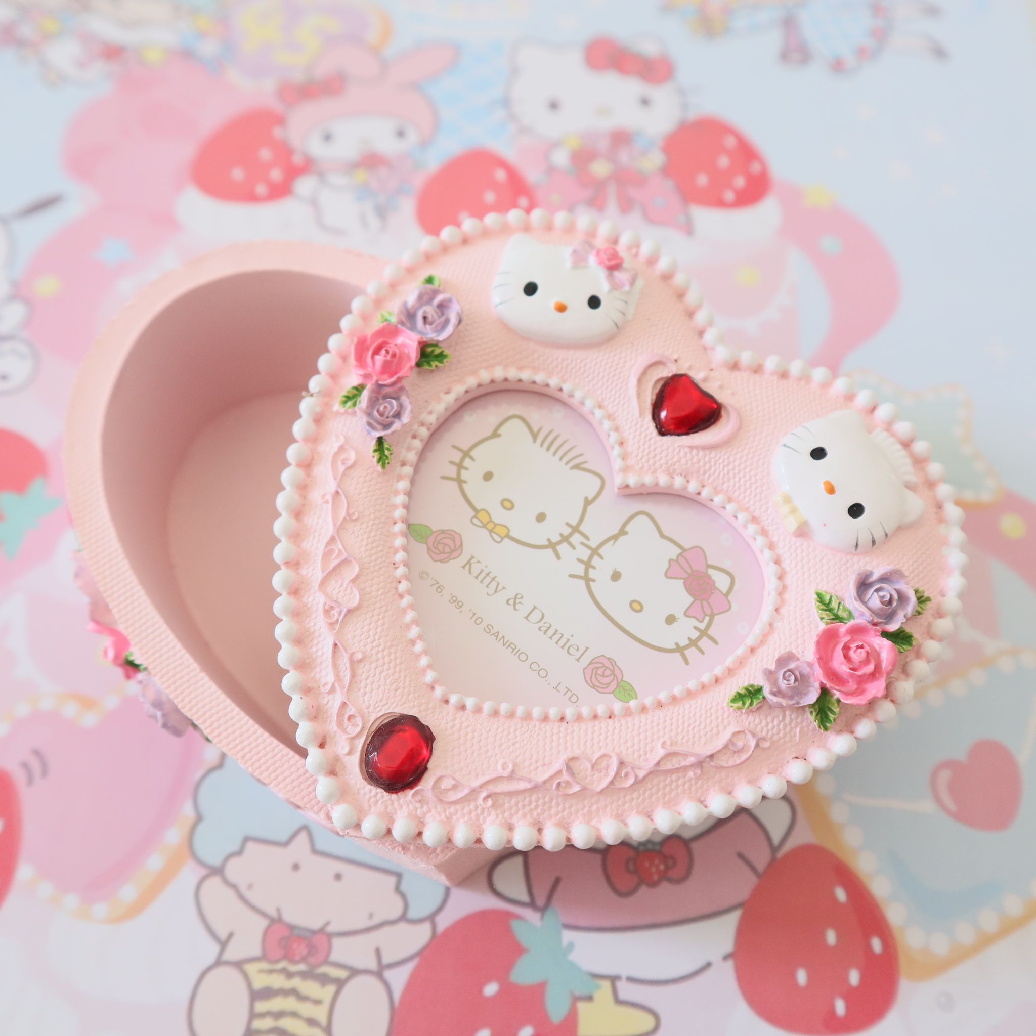 Heart Hello Kitty and Dear Daniel Photo Frame & Mini Box