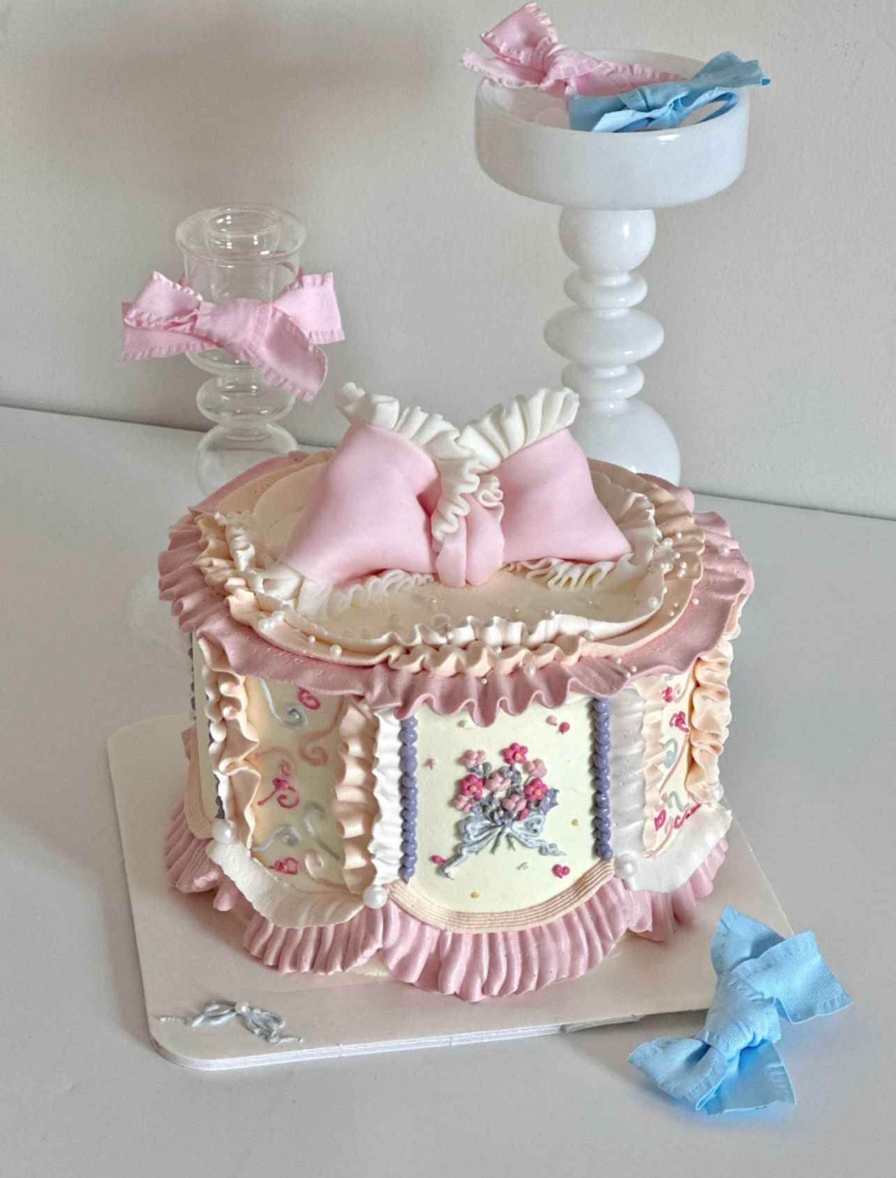 Vintage Birthday Cake 1KG